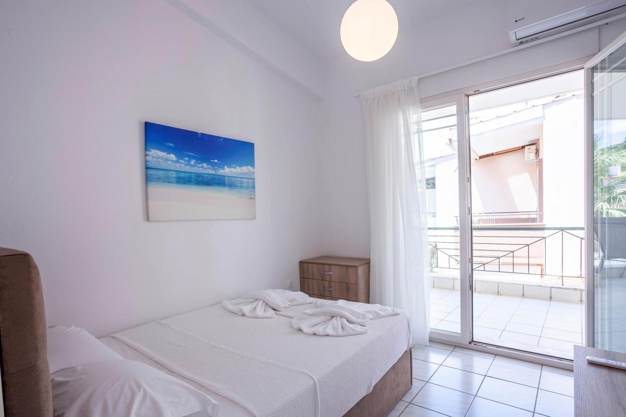 Aris Luxury Apartments Pefkochori Exterior photo