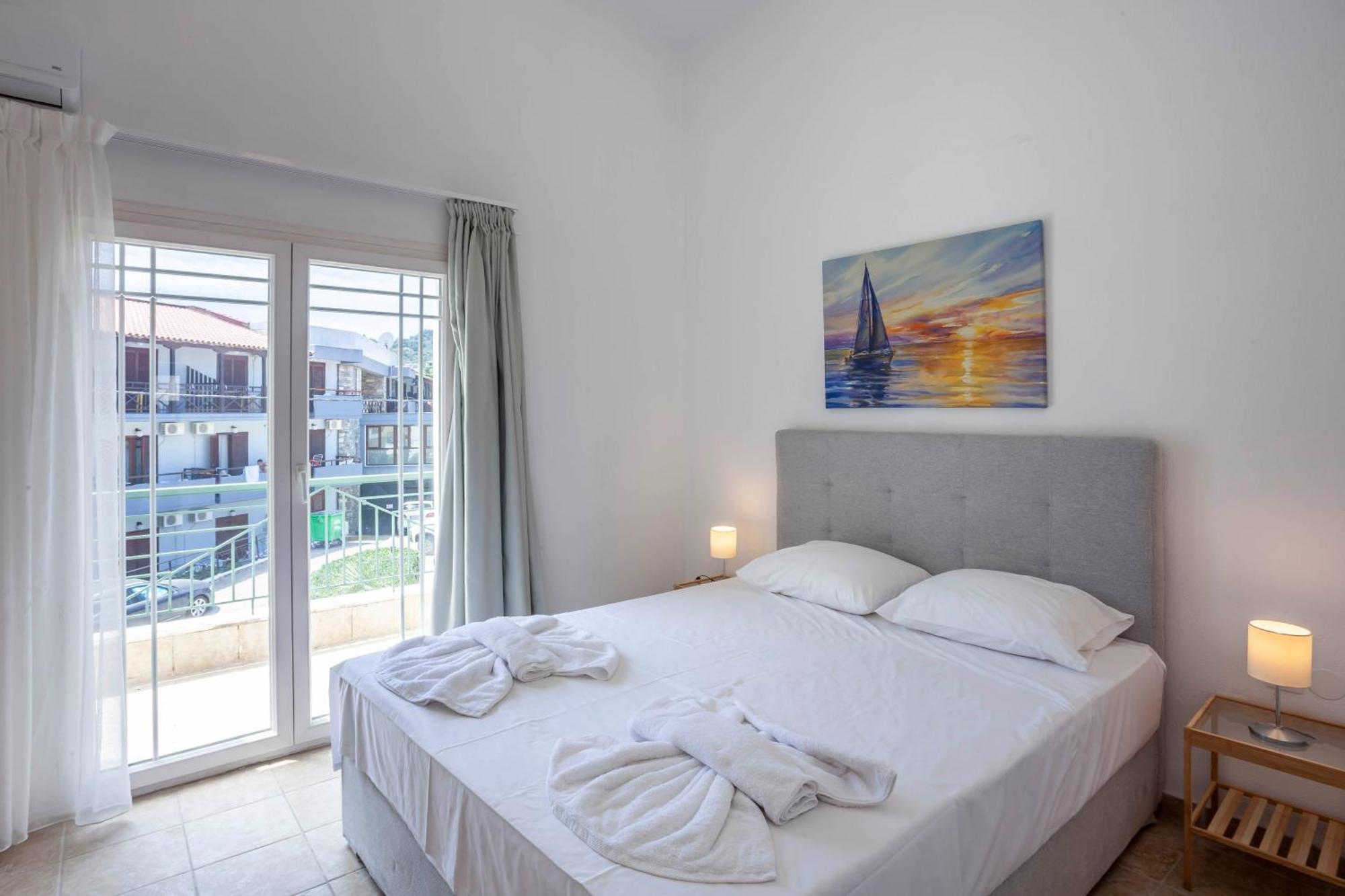Aris Luxury Apartments Pefkochori Exterior photo