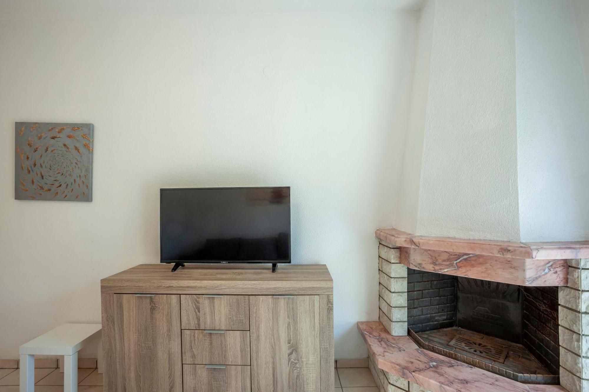 Aris Luxury Apartments Pefkochori Exterior photo