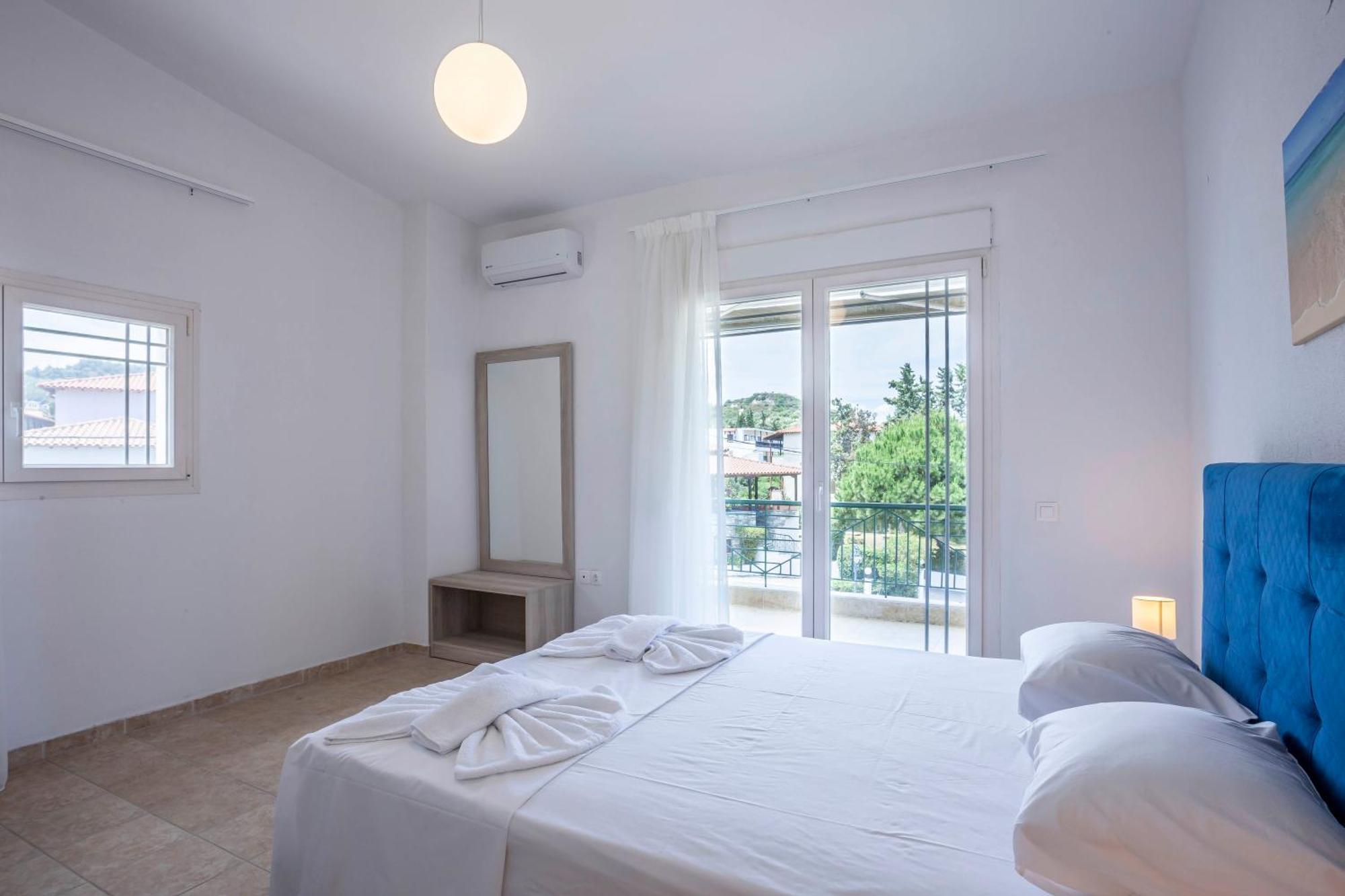 Aris Luxury Apartments Pefkochori Exterior photo